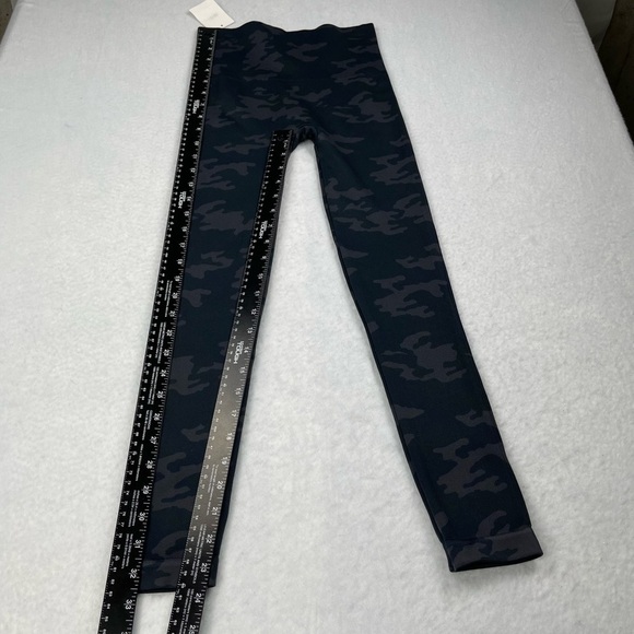 Spanx Leggings Womens‎ Small Look at Me Now Seamless Grey Black Camo Camouflage - Picture 4 of 8